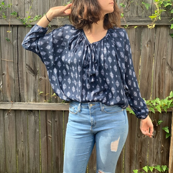 Beautiful flowing Cotton On blouse - Picture 2 of 8